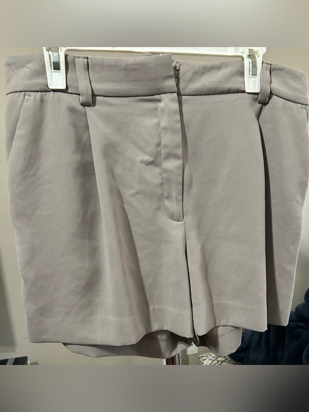 H&M Light Taupe Tailored Women’s Shorts